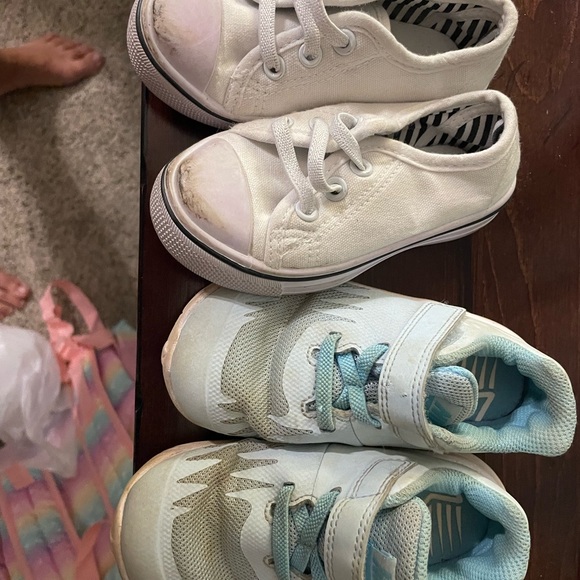 3t and 4t clothes.   Size 6-8 shoes - Picture 3 of 7